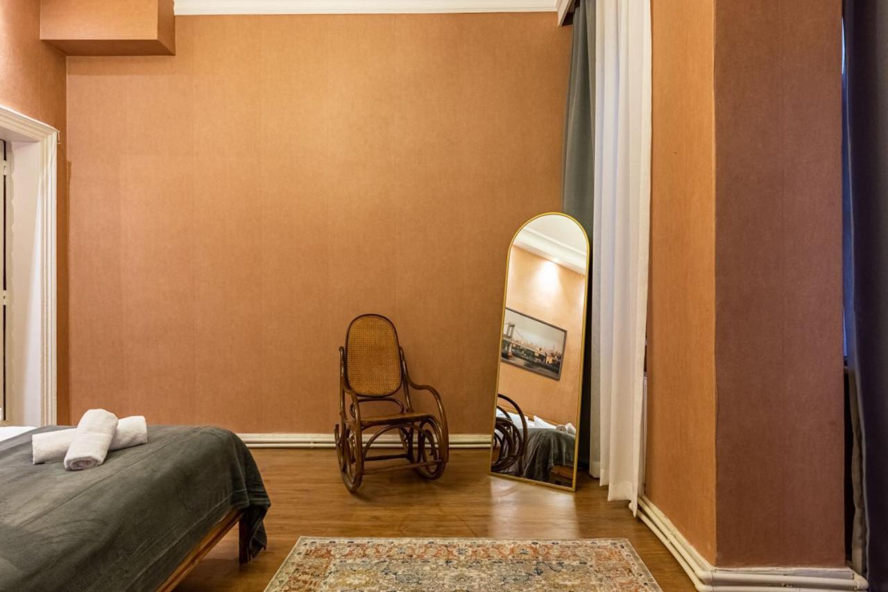 Historical Flat With A Lovely Sea View In Beyoglu Isztambul Kültér fotó