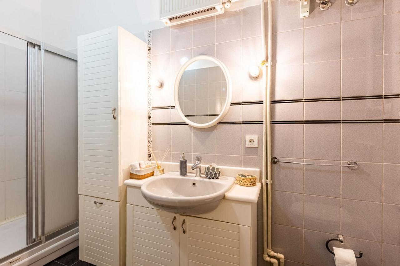 Historical Flat With A Lovely Sea View In Beyoglu Isztambul Kültér fotó