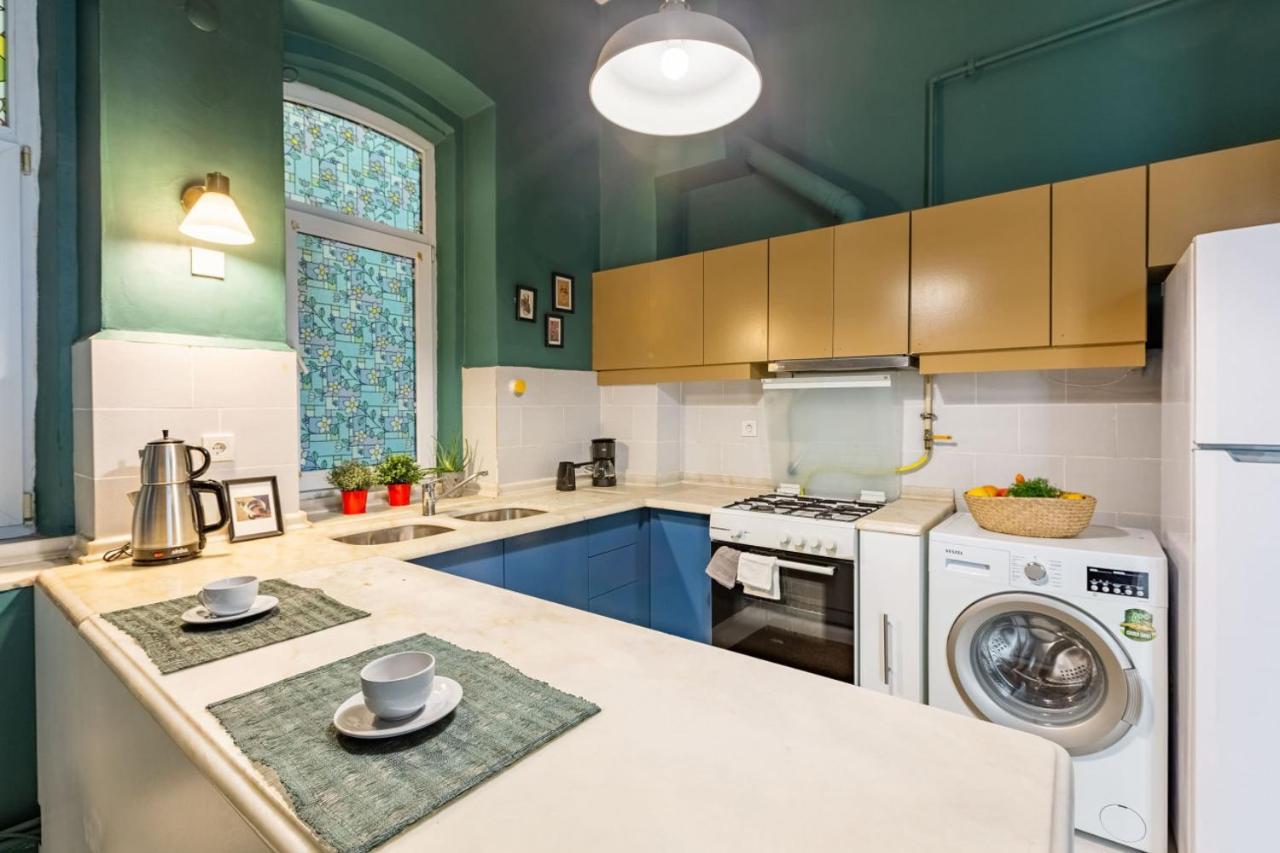 Historical Flat With A Lovely Sea View In Beyoglu Isztambul Kültér fotó